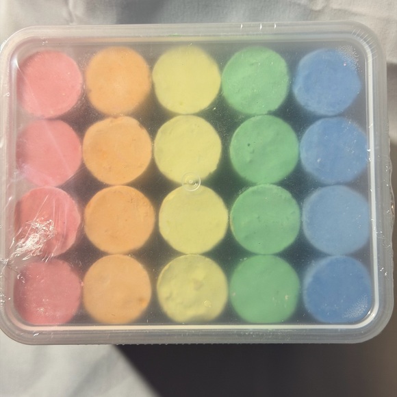 Sidewalk Chalk, Pack of 20. - Picture 3 of 3